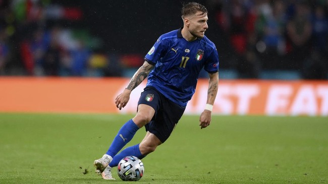 Momen lucu terjadi kepada Ciro Immobile dalam perayaan Italia juara Euro 2020 (Euro 2021) di Stadion Wembley, London.