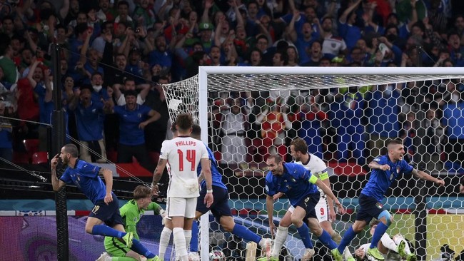 Italia berhasil jadi juara Euro 2020 (Euro 2021) usai mengalahkan Inggris lewat adu penalti 3-2 (1-1) di Stadion Wembley, London, Senin (12/7) dini hari WIB.