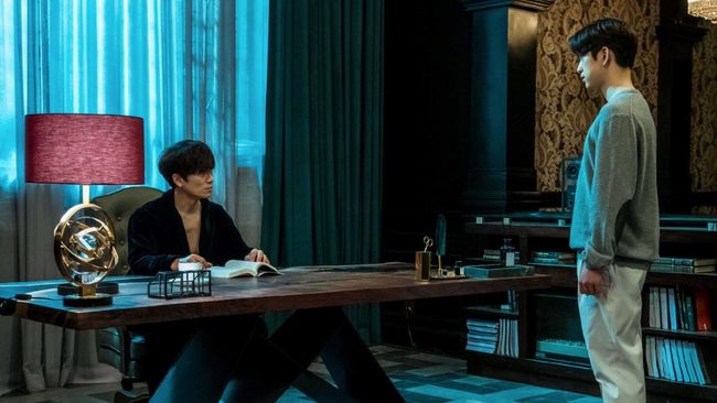 The Devil Judge sendiri mengisahkan hakim kepala yang mengubah pengadilan menjadi reality show untuk menghukum pelaku kejahatan.
