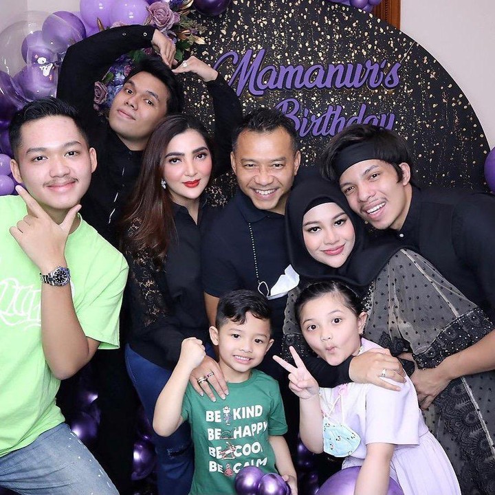 <p>Tak sendirian, Atta turut mengundang keluarga besar Aurel untuk menghadiri perayaan ulang tahun. Sang adik, Thariq Halilintar pun turut datang, nih. (Foto: Instagram: @aurelie.hermansyah)</p>