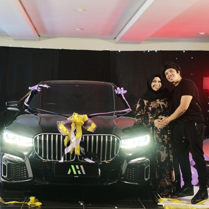 <p>Kejutan ulang tahun untuk Aurel tak sampai sana, Bunda. Sang suami kembali memberikan kejutan berupa mobil sebagai hadiah ulang tahunnya, lho. (Foto: Instagram: @aurelie.hermansyah)</p>