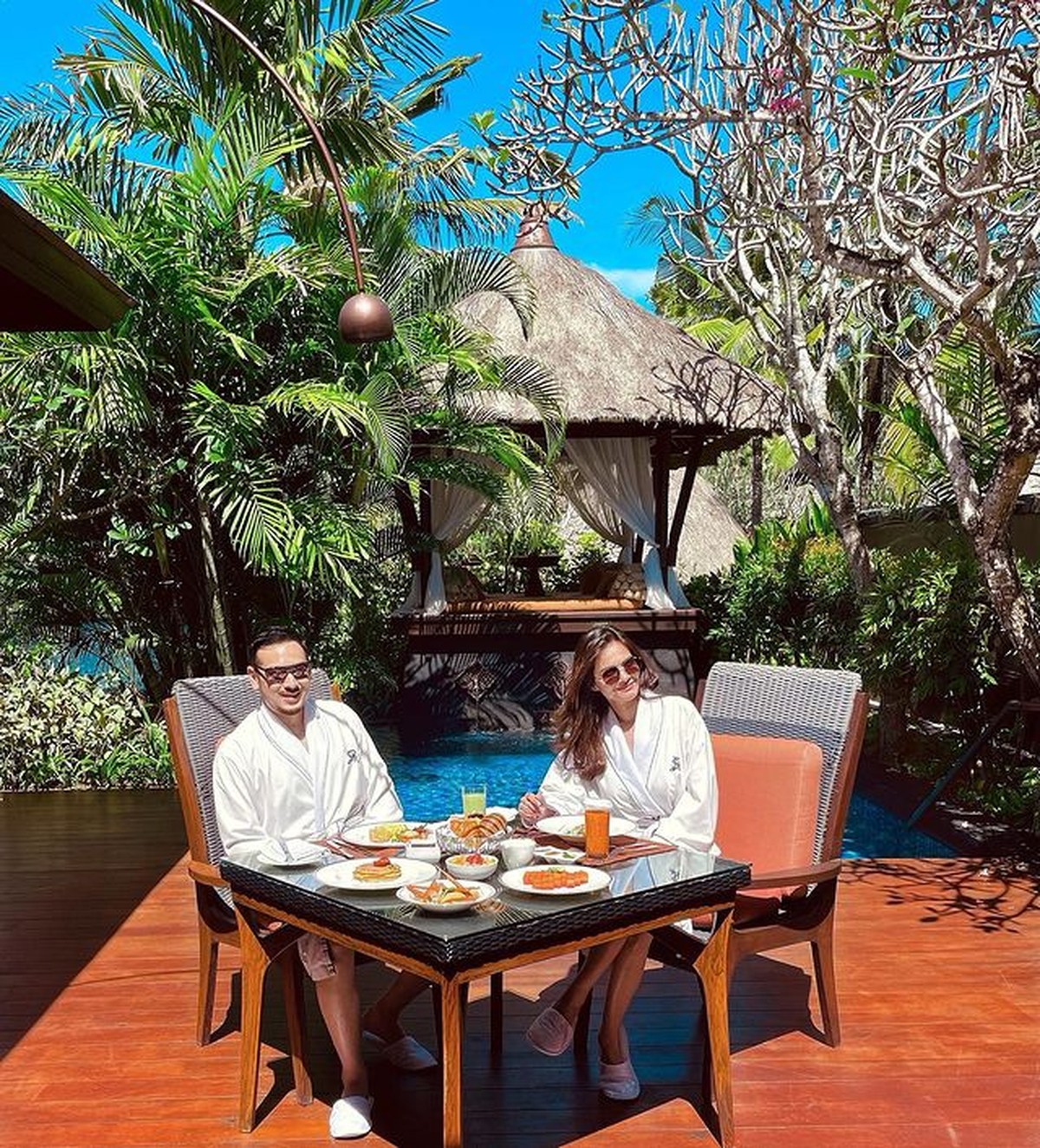 Intip momen liburan mewah rasa bulan madu Cut Tary dan Richard Kevin