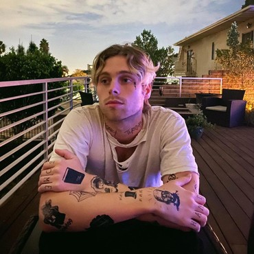 Lirik Lagu Starting Line - Luke Hemmings