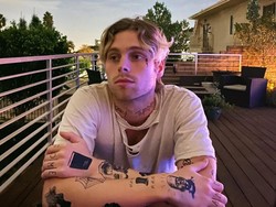 Siap-Siap Luke Hemmings Gelar Tur Solo 2024!