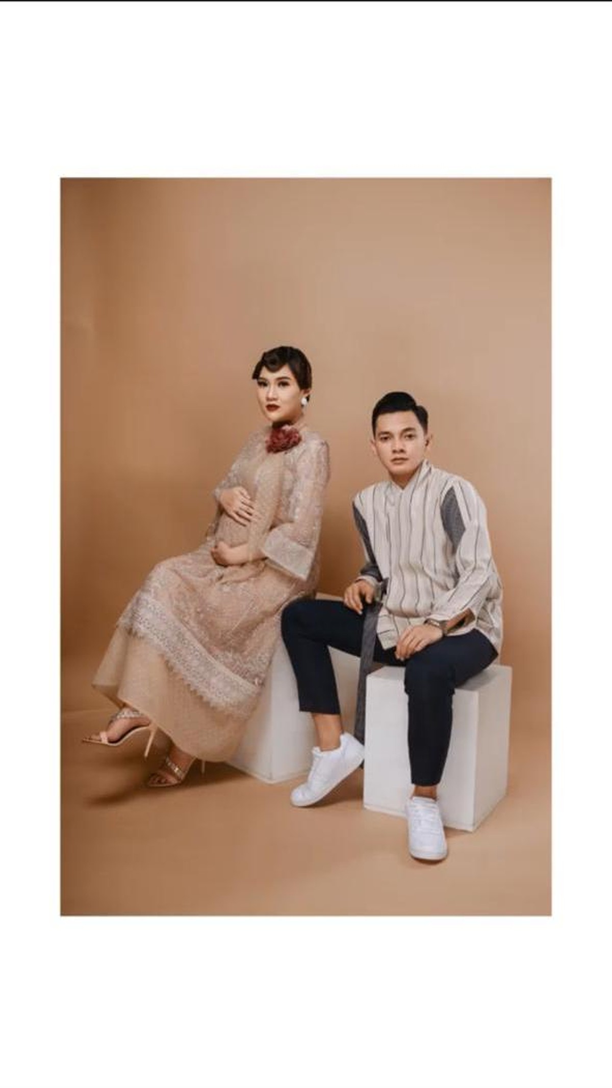 Nella Kharishma baru saja melakukan sesi pemotretan maternity dengan sang suami Dory Harsa&period; Yuk kita intip&excl;