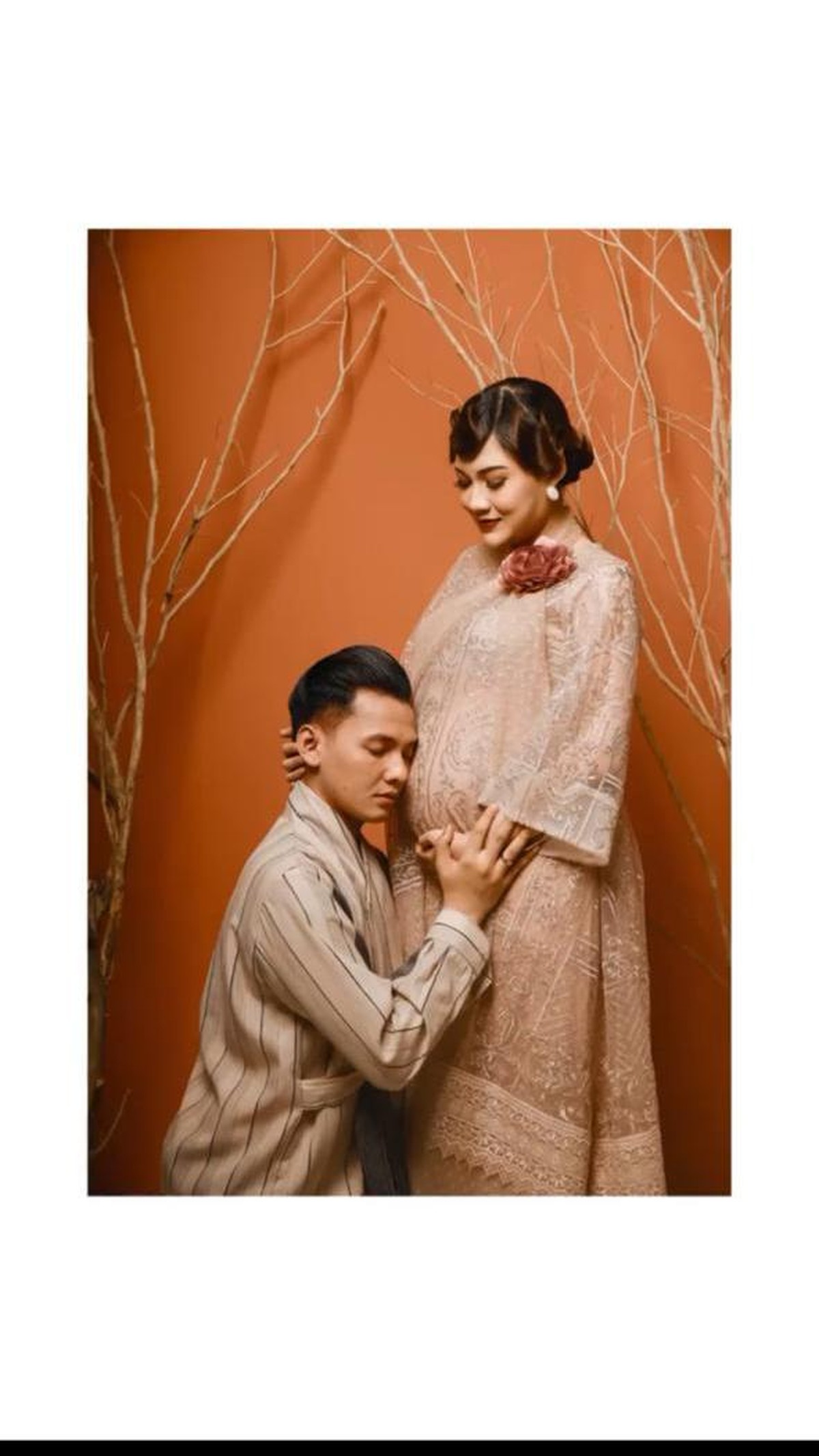 Nella Kharishma baru saja melakukan sesi pemotretan maternity dengan sang suami Dory Harsa&period; Yuk kita intip&excl;