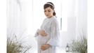 Nella Kharishma baru saja melakukan sesi pemotretan maternity dengan sang suami Dory Harsa&period; Yuk kita intip&excl;