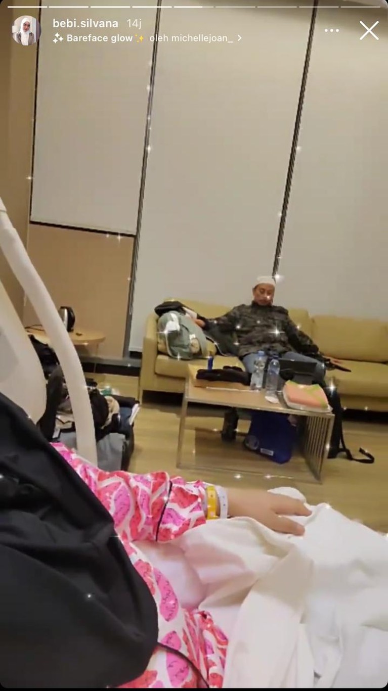 Momen Haru Bebi Silvana Istri Opick Saat Melahirkan Anak Pertama Opick dan istrinya sedang berbahagia atas kelahiran anak pertama mereka. Yuk kita intip momen haru Bebi Silvana saat melahirkan!