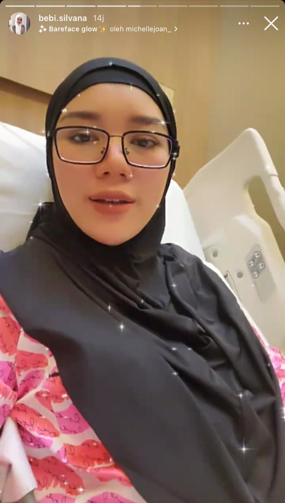 Opick dan istrinya sedang berbahagia atas kelahiran anak pertama mereka&period; Yuk kita intip momen haru Bebi Silvana saat melahirkan&excl;