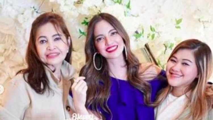 Nia Ramadhani Nia Ramadhani