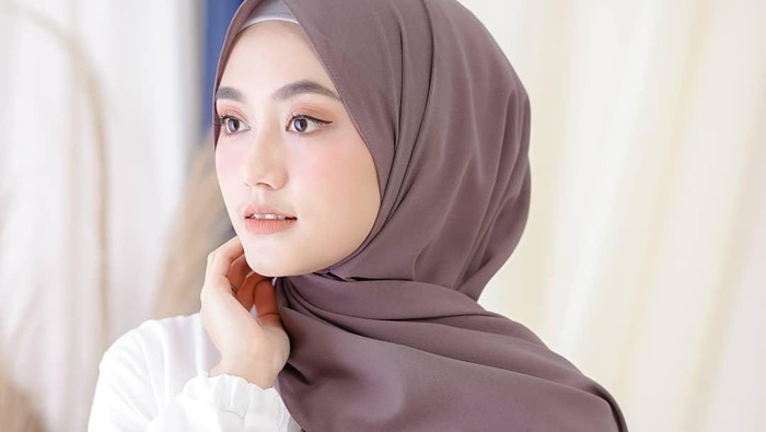 5 Deretan Pashmina Viral, Tetap Cantik dengan Gaya Simple