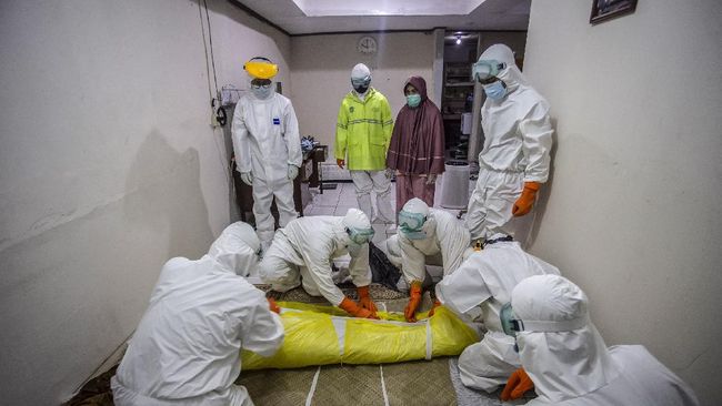 Dokter Amerika Serikat Faheem Younus menyebut jenazah yang meninggal karena Covid-19 dapat dimandikan dengan menggunakan protokol kesehatan.