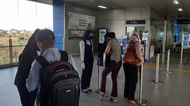 MRT menutup tiga stasiun, yakni Stasiun MRT Haji Nawi, Stasiun MRT ASEAN dan Stasiun MRT Setiabudi Astra.