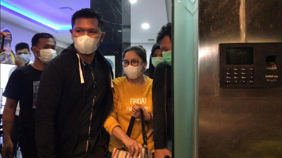 Penampakan dr Lois yang ditangkap atas dugaan sebar hoax soal COVID-19