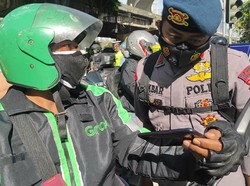 Tak Bisa Lewat Penyekatan Karena STRP, Ojol di Fatmawati Mengeluh