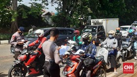 Penyekatan Lenteng Agung, Petugas Masih Periksa STRP Warga