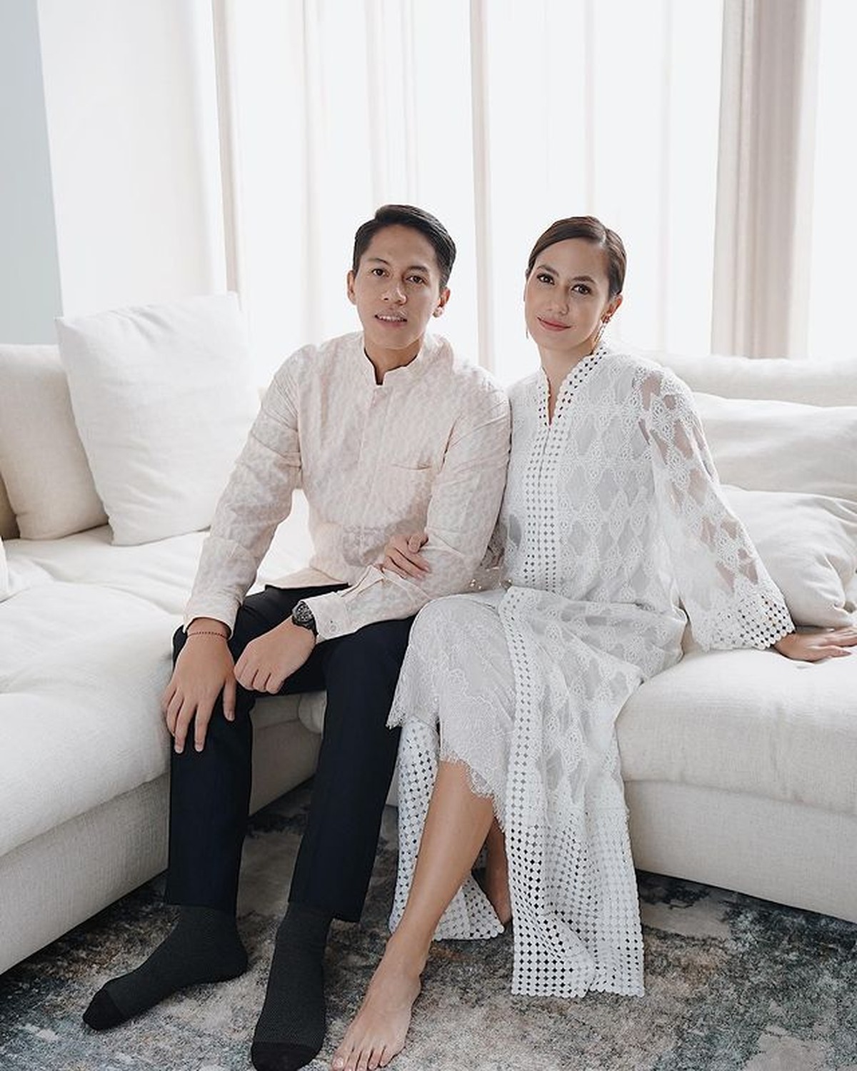 Kemesraan yang ditampilkan Pevita Pearce dan Arsyah saat hadiri serangkaian acara nikah adik Arsyah disorot&period; Yuk intip&excl;