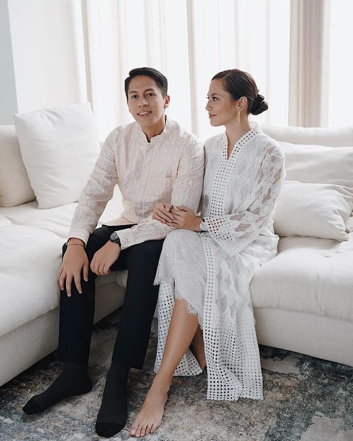 Kemesraan yang ditampilkan Pevita Pearce dan Arsyah saat hadiri serangkaian acara nikah adik Arsyah disorot&period; Yuk intip&excl;