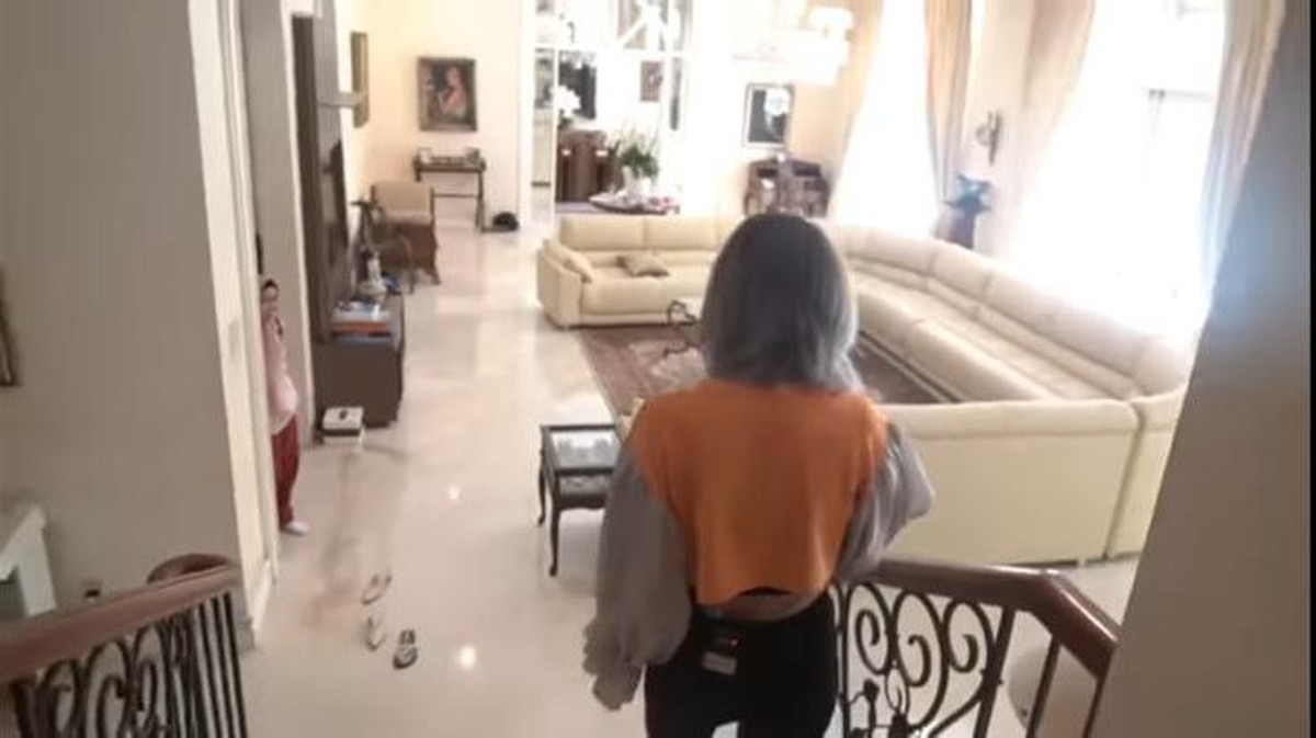 Nia Ramadhani dan Ardi Bakrie tinggal di sebuah rumah mewah bak istana&period; Yuk kita intip bagaimana potret rumahnya&excl;