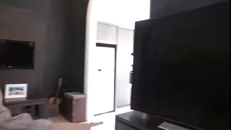 Nia Ramadhani dan Ardi Bakrie tinggal di sebuah rumah mewah bak istana. Yuk kita intip bagaimana potret rumahnya!