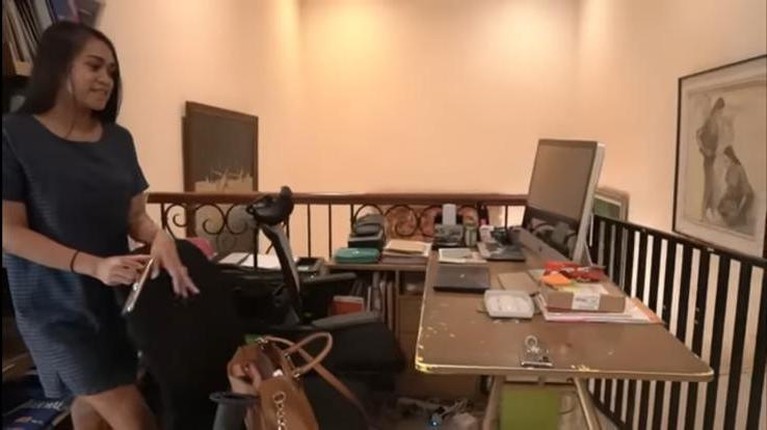 Potret Rumah Mewah Nia Ramadhani dan Ardi Bakrie Nia Ramadhani dan Ardi Bakrie tinggal di sebuah rumah mewah bak istana. Yuk kita intip bagaimana potret rumahnya!