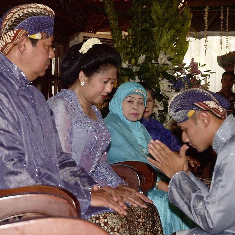 Rangkaian Proses Pernikahan Annisa Pohan & AHY yang Tak Pernah Terekspos Annisa Pohan membagikan momen rangkaian proses pernikahannya dengan AHY yang tak pernah terekspos sebelumnya. Yuk intip!