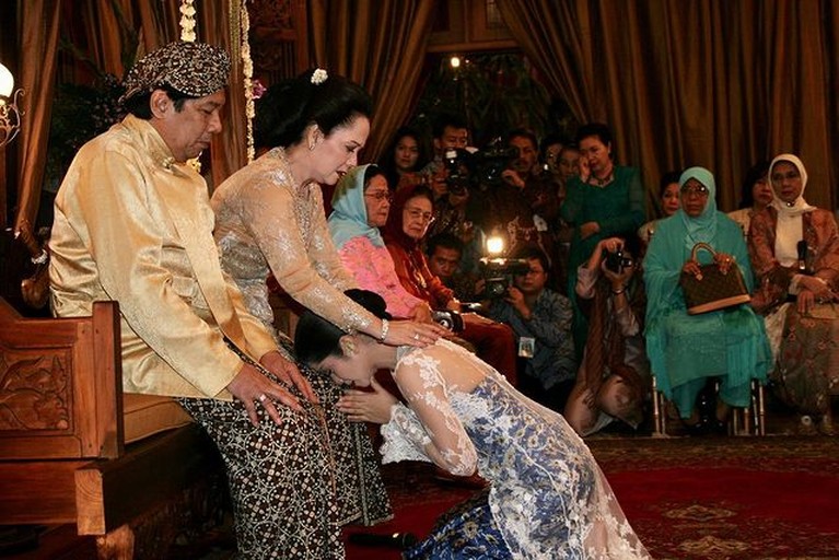 Rangkaian Proses Pernikahan Annisa Pohan & AHY yang Tak Pernah Terekspos Annisa Pohan membagikan momen rangkaian proses pernikahannya dengan AHY yang tak pernah terekspos sebelumnya. Yuk intip!
