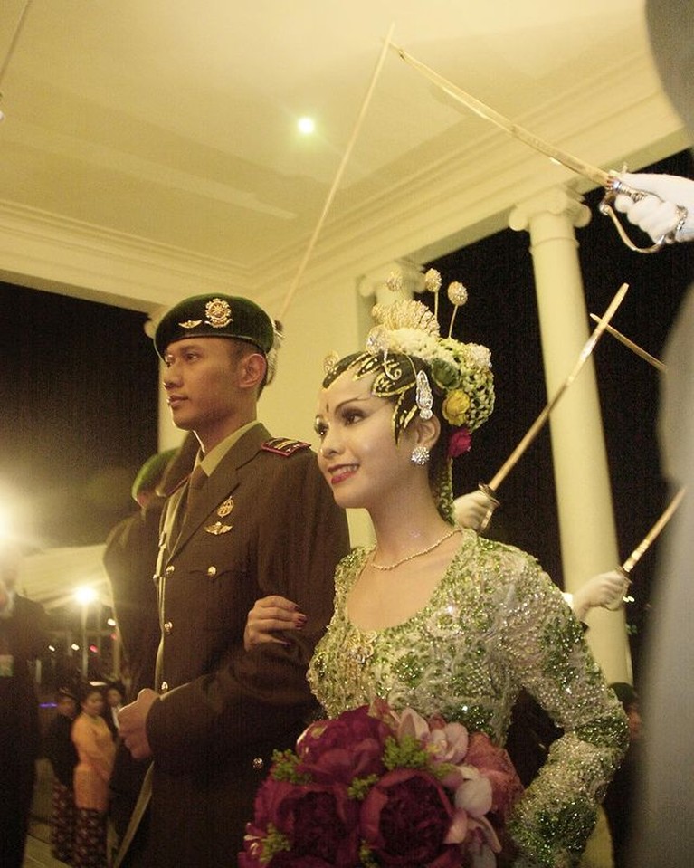 Rangkaian Proses Pernikahan Annisa Pohan & AHY yang Tak Pernah Terekspos Annisa Pohan membagikan momen rangkaian proses pernikahannya dengan AHY yang tak pernah terekspos sebelumnya. Yuk intip!