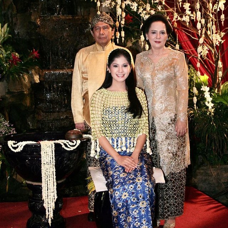 Annisa Pohan membagikan momen rangkaian proses pernikahannya dengan AHY yang tak pernah terekspos sebelumnya. Yuk intip!