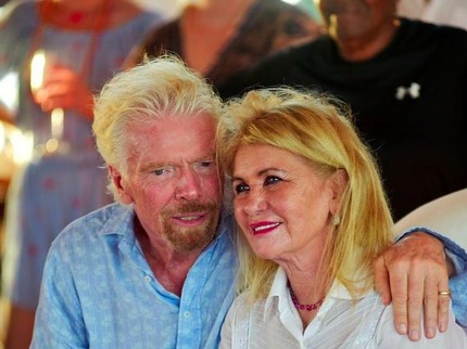 Reaksi Kocak Istri Miliarder Richard Branson yang Akhirnya Piknik ke Luar Angkasa