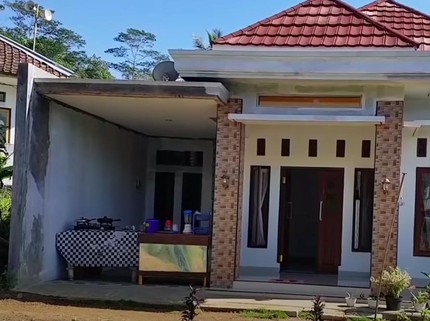 Hasil 12 Tahun Kerja, Ini 9 Foto Rumah Baru Inces TKW Arab Sejuk di Tepi Sawah