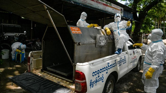 Singapura melarang sementara pendatang dari Myanmar karena mengkhawatirkan lonjakan kasus infeksi Covid-19.