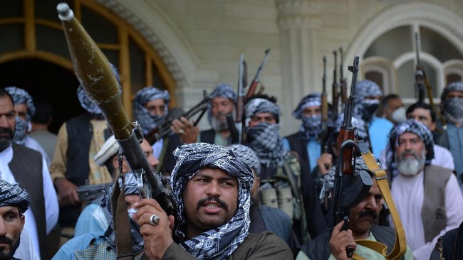 Belasan diplomat negara asing dan perwakilan NATO mendesak Taliban dan pasukan pemerintah Afghanistan untuk melakukan gencatan senjata menjelang Iduladha.