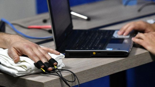 Lie detector dilakukan pada Putri Candrawathi, Apa alat ini benar-benar mampu mengungkapkan kebohongan seseorang? Simak fakta-faktanya.