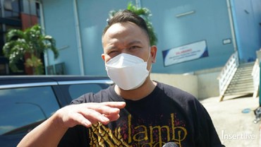 img-title Tidak Seranjang dengan Kalina, Vicky Prasetyo Bantah Sudah Cerai