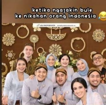 Diajak Kondangan, Bule Norwegia Viral Terkaget-kaget Lihat Tamu yang Datang