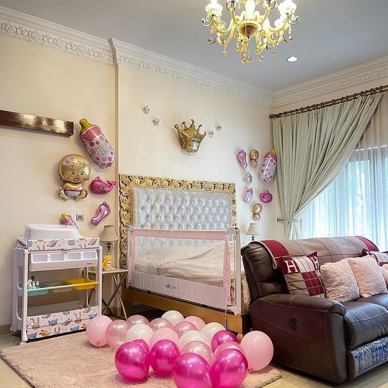 Barang Berharga Fantastis Milik Anak Selebgram Rica Andriani Bikin Minder Anak selebgram Rica Andriani dan Fahrul Sudiani disebut-sebut sebagai anak sultan. Yuk intip potretnya!