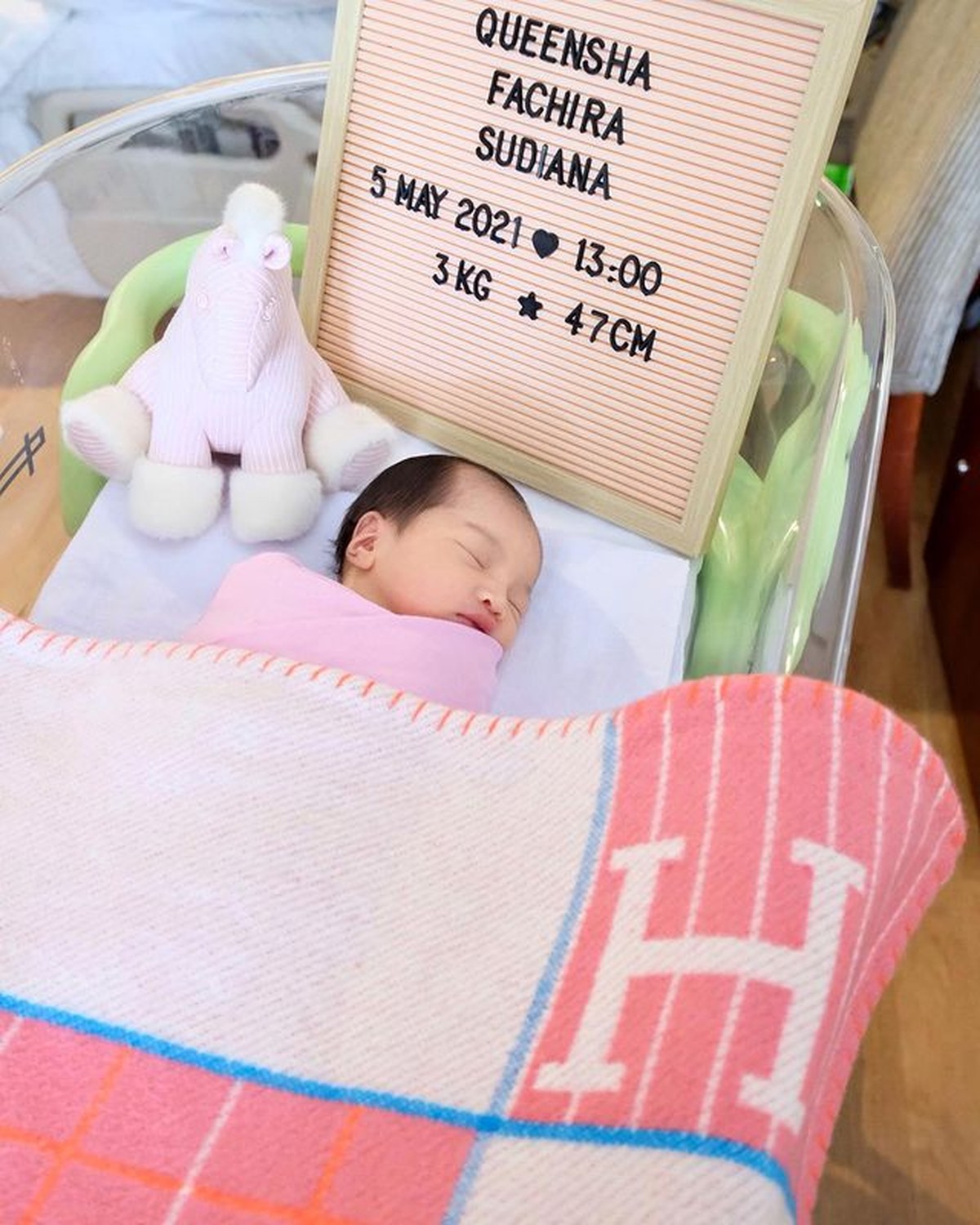 Anak selebgram Rica Andriani dan Fahrul Sudiani disebut-sebut sebagai anak sultan&period; Yuk intip potretnya&excl;