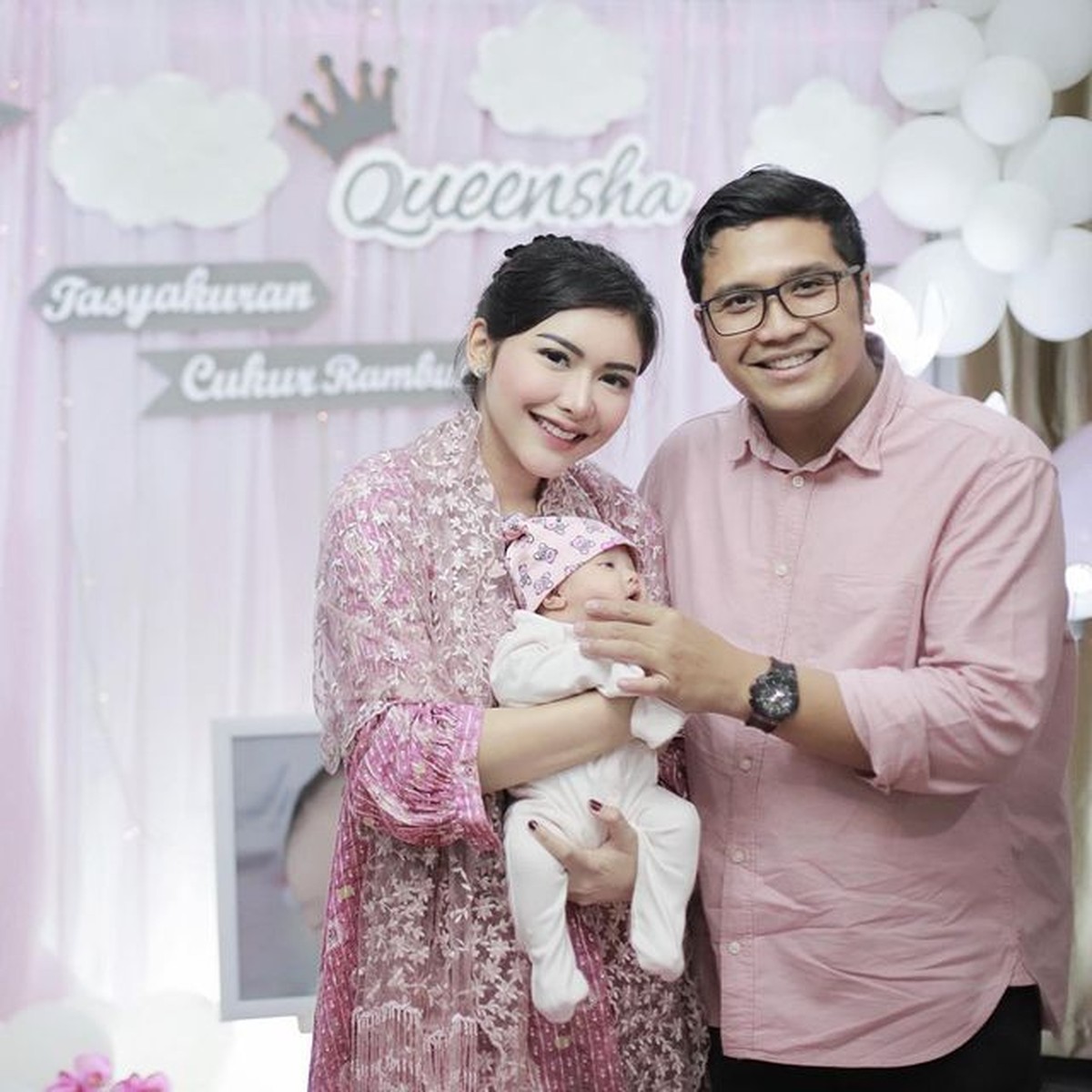 Anak selebgram Rica Andriani dan Fahrul Sudiani disebut-sebut sebagai anak sultan&period; Yuk intip potretnya&excl;