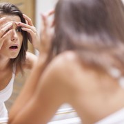 Di Rumah Aja Malah Jerawatan? Ketahui 5 Penyebabnya dan Cara Menghilangkan Jerawat!