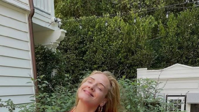 Adele Terlihat Langsing Saat Pakai Jersey Inggris, Begini Pola Dietnya