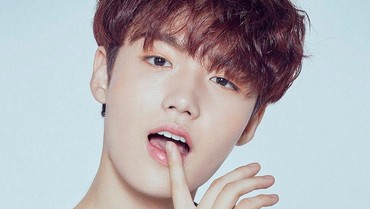 img-title Doyoung TREASURE Positif COVID-19