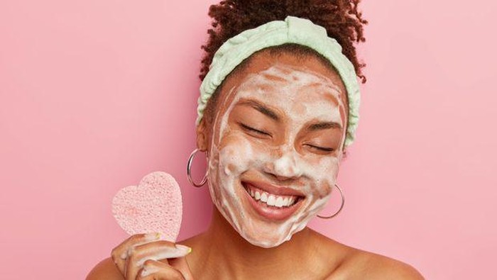 Fakta Menarik Bubble Mask, Unik dan Dapat Mencerahkan Wajah Lho! Fakta Menarik Bubble Mask, Unik dan Dapat Mencerahkan Wajah Lho!