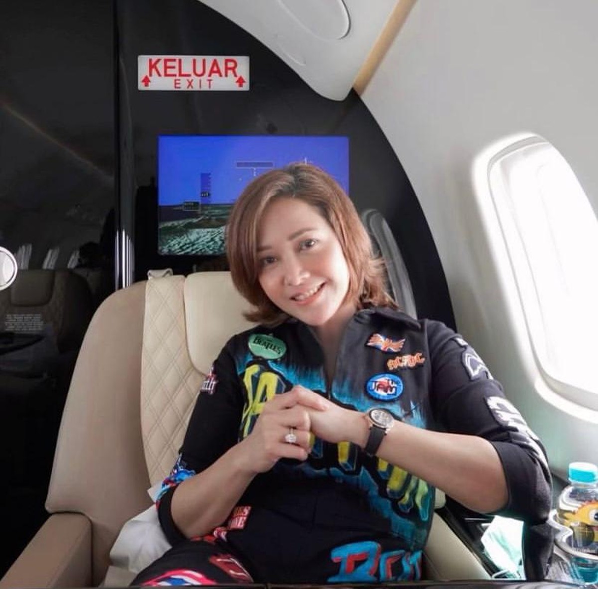 Maia Estianty sering berpergian menggunakan jet pribadi milik suaminya&period; Yuk kita intip gayanya&excl;