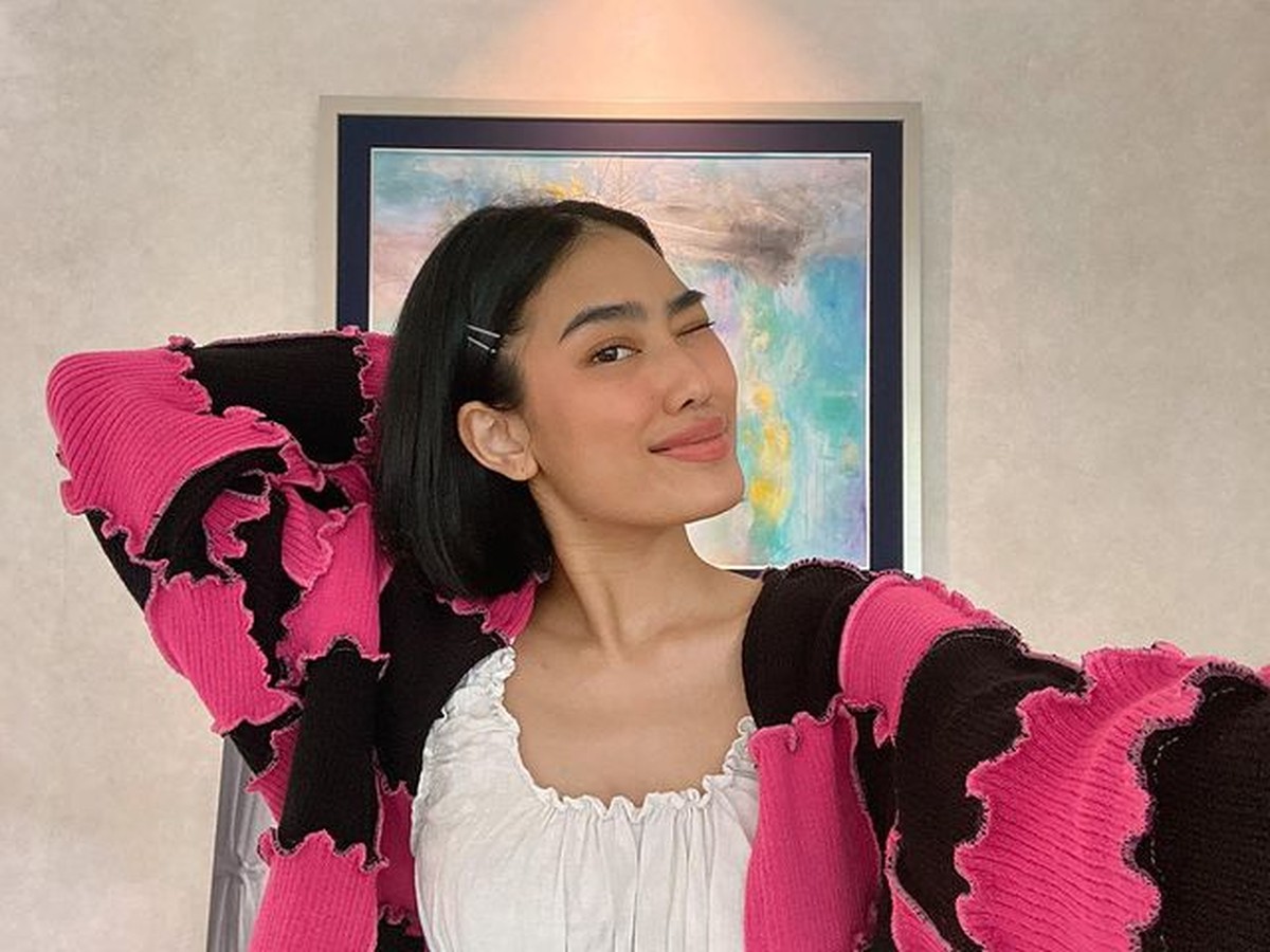 Alika Islamadina terkenal dengan rambut hitam panjangnya&comma; namun ia mengubah gaya rambutnya setelah menikah&period; Yuk intip&excl;