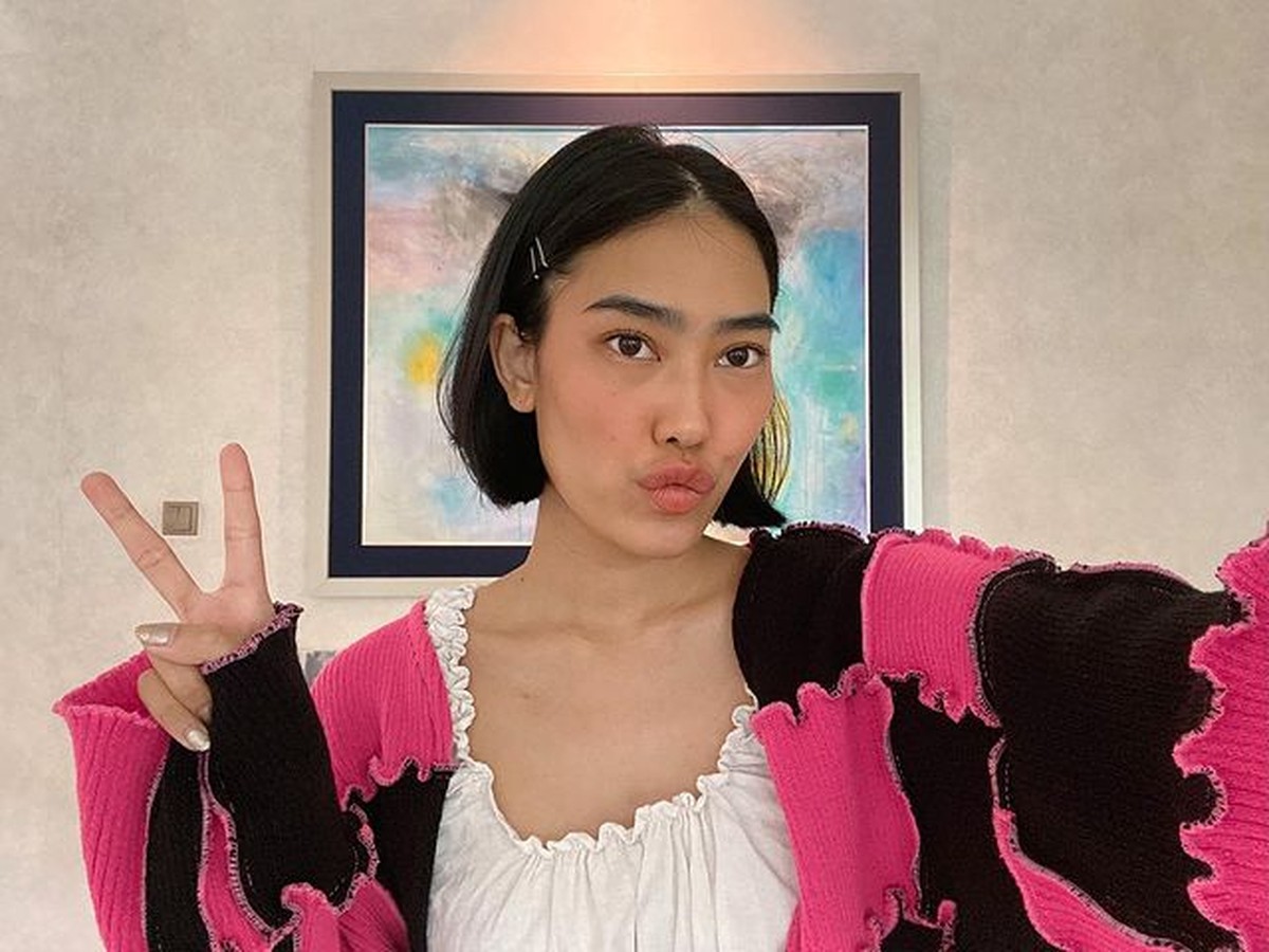 Alika Islamadina terkenal dengan rambut hitam panjangnya&comma; namun ia mengubah gaya rambutnya setelah menikah&period; Yuk intip&excl;