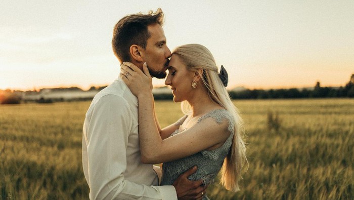 Pacarmu Terlalu Tertutup? Begini Caranya Bikin Mereka Nyaman Curhat Ketika Pacaran!