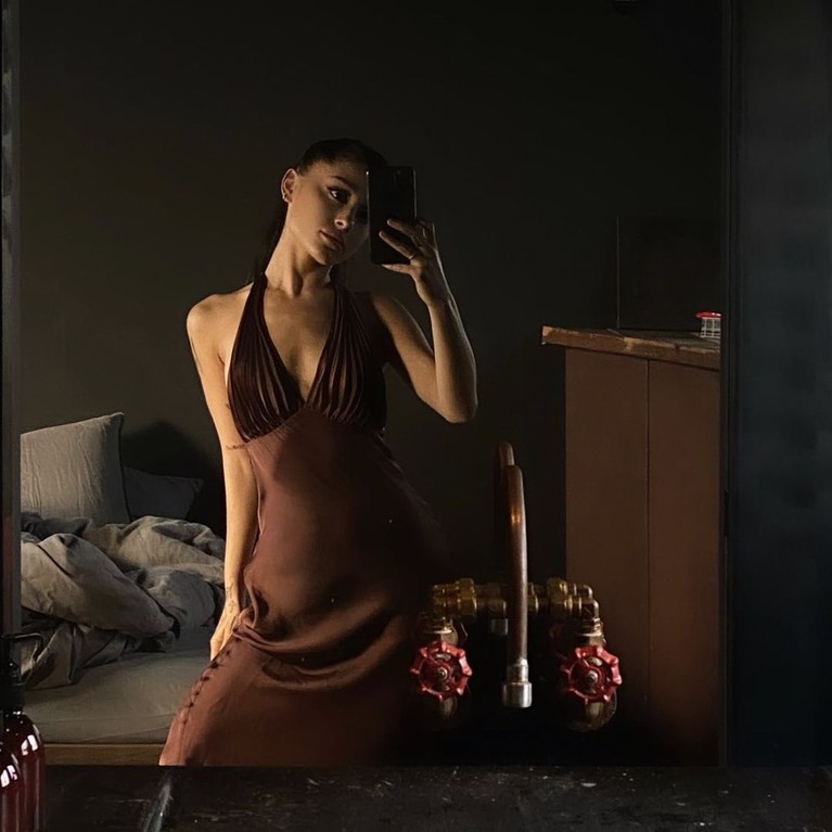 Intip Rumah Terapung yang Ditempati Ariana Grande dan Dalton Gomez Bulan Madu Ariana Grande dan Dalton Gomez diketahui sedang bulan madu di Amsterdam. Yuk kita intip!