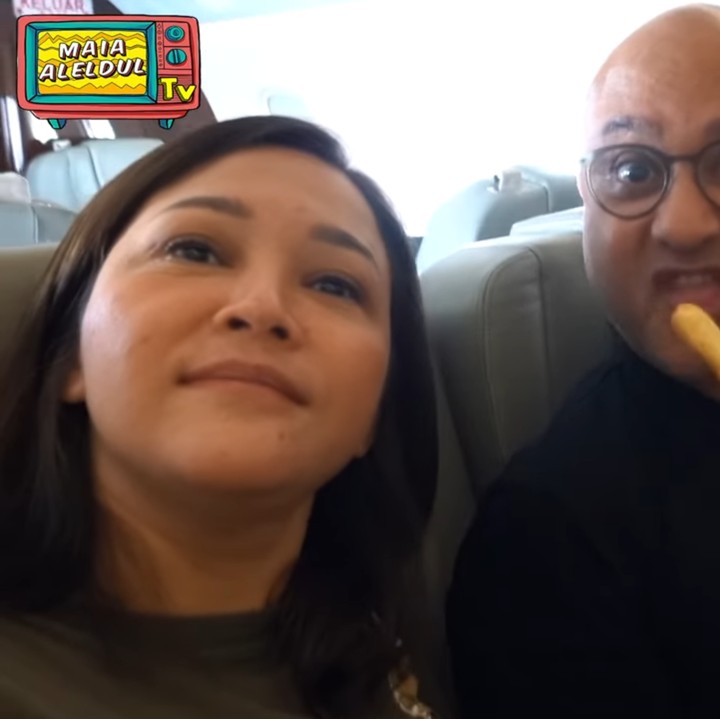 <p>Meski sangat singkat, Maia Estianty dan Irwan Mussry sangat meyukai liburan mereka di Bali. Keduanya kembali ke Jakarta naik pesawat usai melakukan antigen. (Foto: YouTube Maia Aleldul TV)</p>