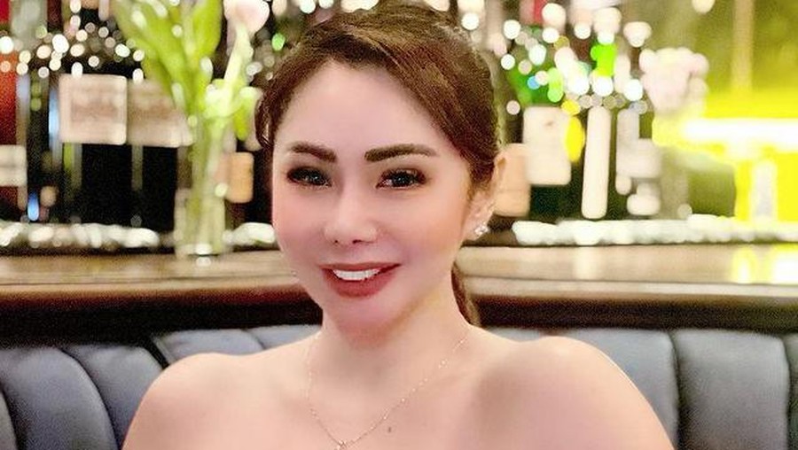 Penampilan Femmy Permatasari yang awet muda di usianya yang ke 47 disorot. Yuk kita intip!